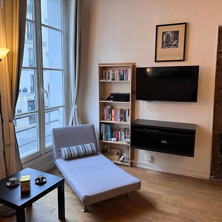 Appartement Typique Parisien Au Coeur Du Marais Exterior photo